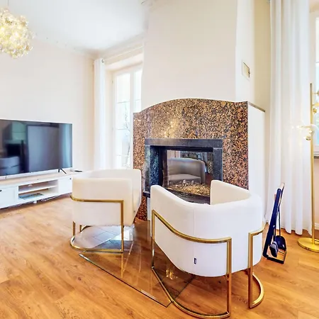 Grande Dame By Fewotessin Minusio