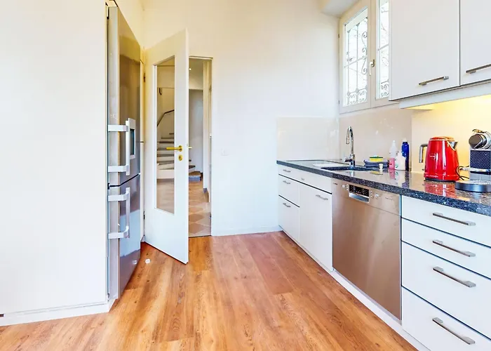 Grande Dame By Fewotessin * Minusio