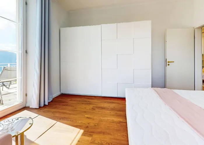 Grande Dame By Fewotessin * Minusio