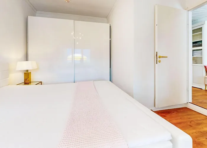 Grande Dame By Fewotessin * Minusio