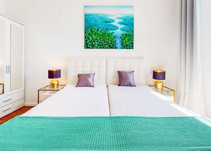 Grande Dame By Fewotessin