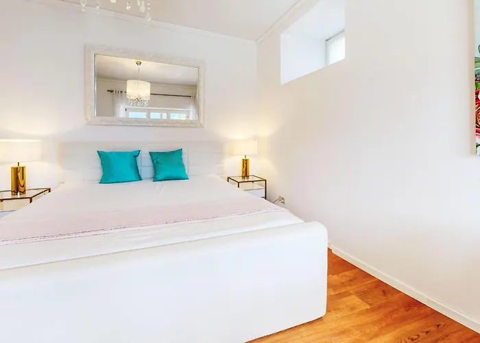 Grande Dame By Fewotessin