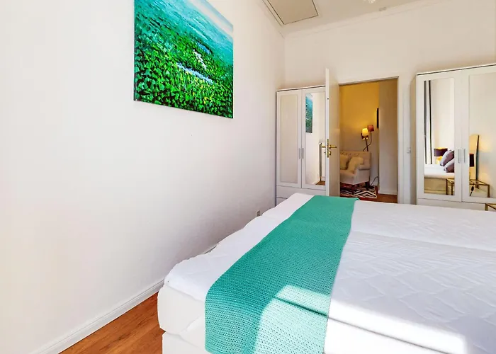 Grande Dame By Fewotessin