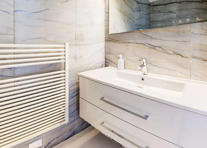 Grande Dame By Fewotessin * Minusio